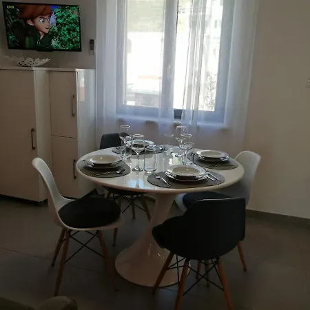 Ton - 200m From The Sea *